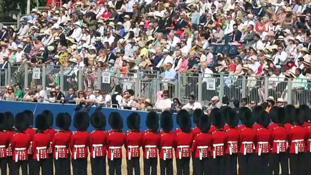 İngiliz muhafız daha fazla dayanamadı