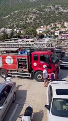 Sahildeki kayaların arasına düşen vatandaş tarihe geçti