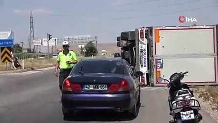 Virajı alamayan tır devrildi: 2 yaralı