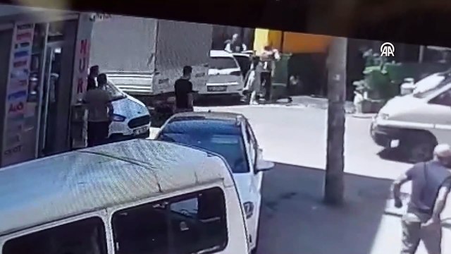 10 yaşındaki torunu yanlış arabaya bindi. Dede aldığı yumrukla canından oldu!