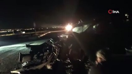 Bayram tatili yolundaki kazada otomobil hurdaya döndü