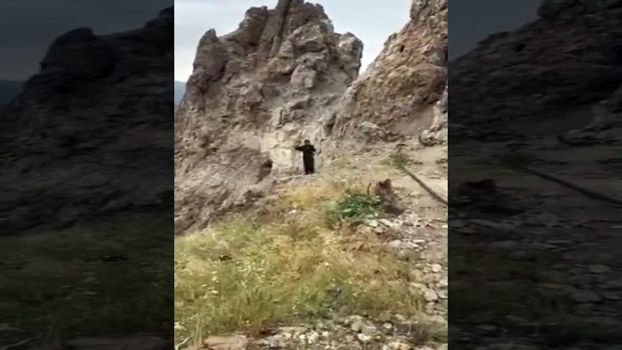 Biri kadın 2 terörist böyle teslim oldu! MSB görüntüleri paylaştı