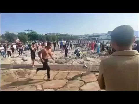 İzmir’de kaçak Afganistan, Pakistan ve Suriyeliler değişik sesler çıkararak denize atladı