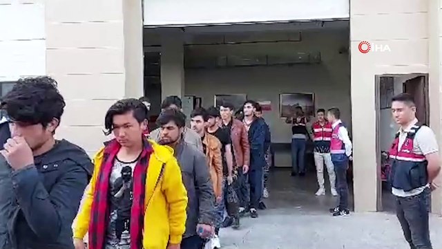 Göç İdaresi'nden açıklama: 5 ayda 42 Bin kaçak sınır dışı edildi