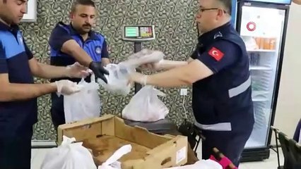 Esnaf lokantasına giren zabıta hayatının şokunu yaşadı. Şeytan bile şapkasını çıkarıp selam verdi