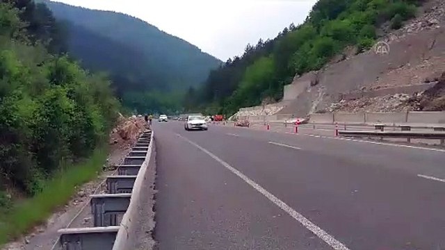 Ankara-Zonguldak yolunda heyelan! Tek yönlü trafiğe kapatıldı