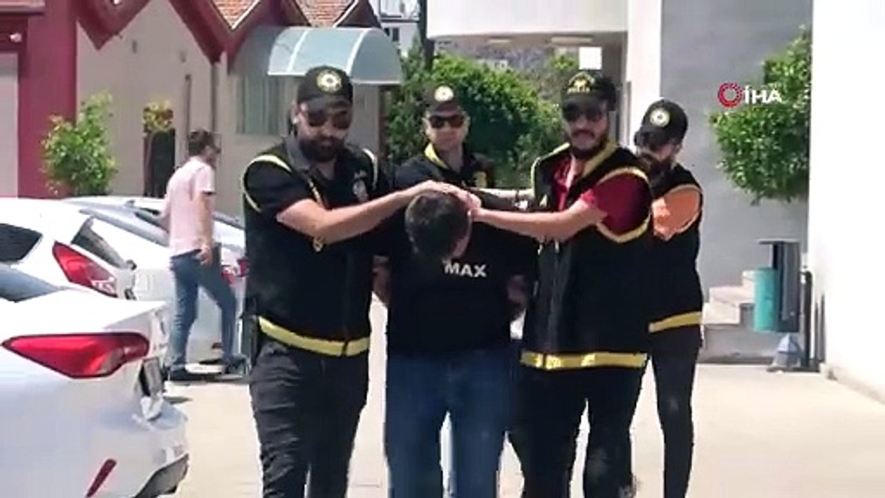 Sırtından bıçaklanan güvenlik görevlisi öldü