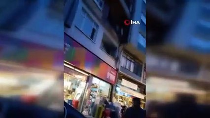 Çamaşır asan kadın balkonda asılı kaldı