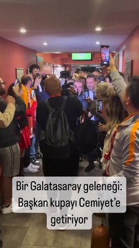 Galatasaray'da gelenek bozulmadı. Dursun Özbek şampiyonluk kupasını Cemiyet'e getirdi
