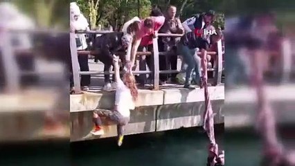 Denizde can pazarı. Çarşafla denizden insan kurtarma operasyonu