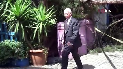 Asırlık çam ağacı polis karakolunun üzerine devrildi