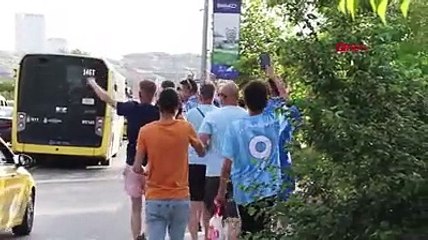 Şampiyonlar Ligi Finali’nde trafik çilesi: Yüzlerce taraftar yürüyerek gitti