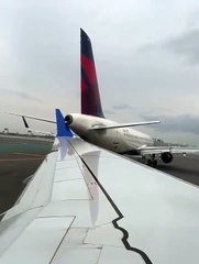 İki uçak havalimanında böyle çarpıştı