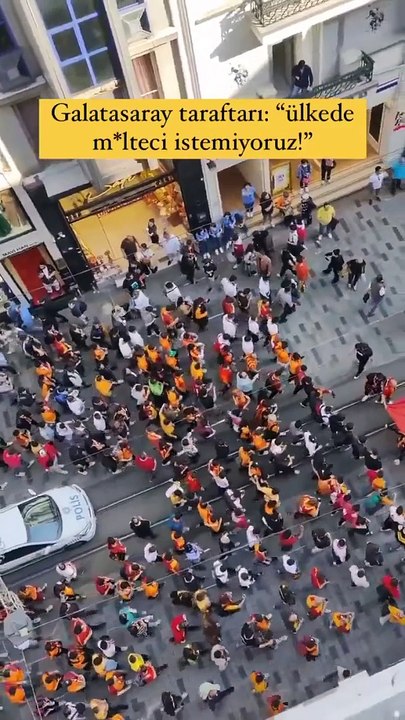 Galatasaray taraftarından İstiklal Caddesi'nde...