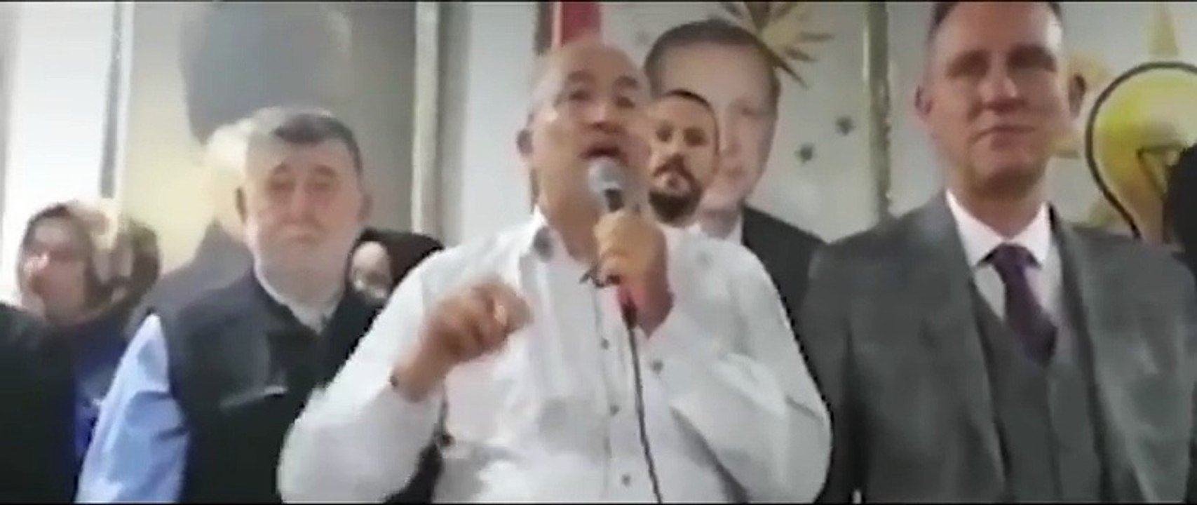 AKP’li Başkan seçmene alenen küfür etti. Bir de muhalif seçmeni hain ilan etti