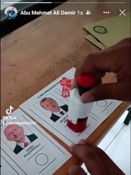 Her sandıktan skandal haberler geliyor. Sandıkta iki oy pusulası ile oy kullandı