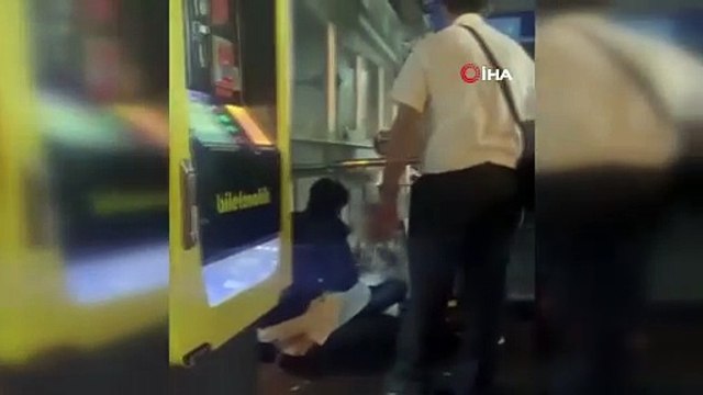 Metrobüs durağında taciz iddiası ortalığı karıştırdı. Şüpheliyi tekme tokat dövdüler