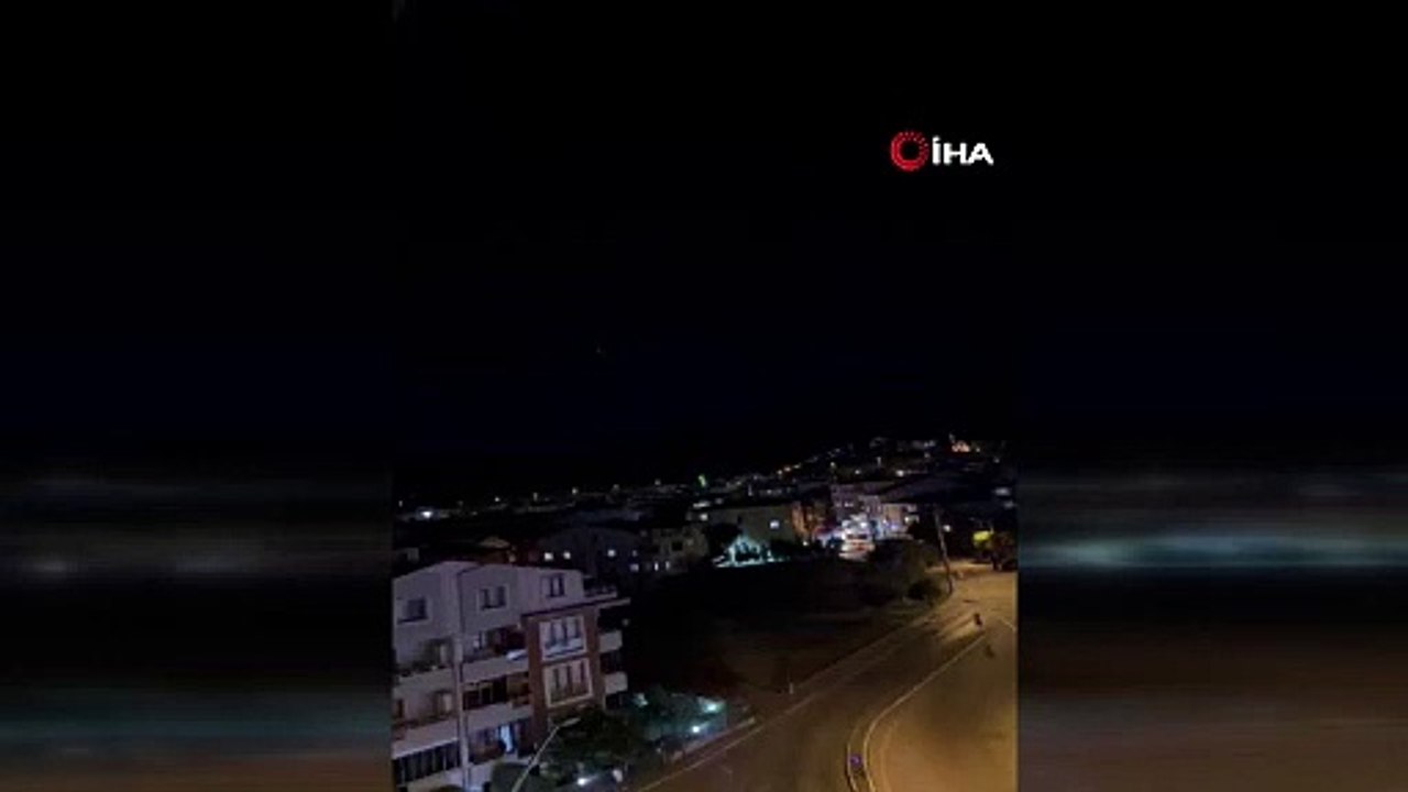 Gökyüzünde sıralı ışık merak uyandırdı