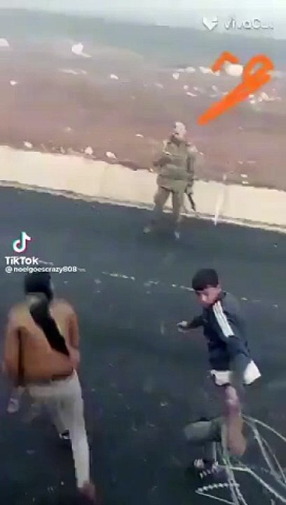 Kaçaklar Mehmetçiğin yanından koşarak ülkemize girdi
