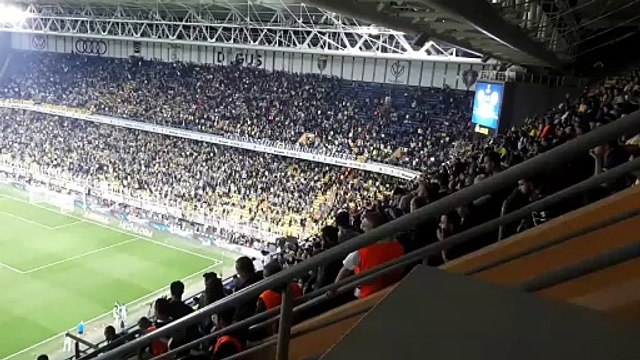 Fenerbahçe taraftarından 'yönetim istifa' tezahüratı