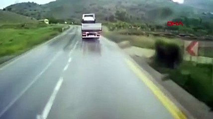 Ankara'da iki TIR kafa kafaya böyle çarpıştı