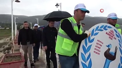 Yağan yağmur Burdur Gölü'ne yetmedi: Burdur Gölü'ne çelenk bırakıldı