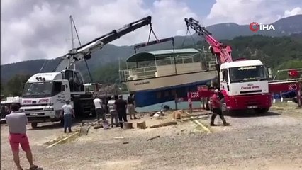 Denize indirilmek istenen teknenin zinciri koptu. Büyük panik yaşandı