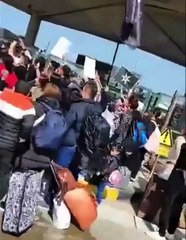 Pakistanlı tarikatın mensupları Kapıkule Sınır Kapısı'nda isyan çıkardı. Türkiye'de bunlar da varmış kim aldı bunları