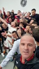 Galatasaray soyunma odasında muhteşem görüntüler. Aşkım Olayım şarkısını söylediler