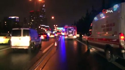 Önce bariyerlere sonra yol kenarındaki minibüse çarptı: 1 ölü, 2 yaralı