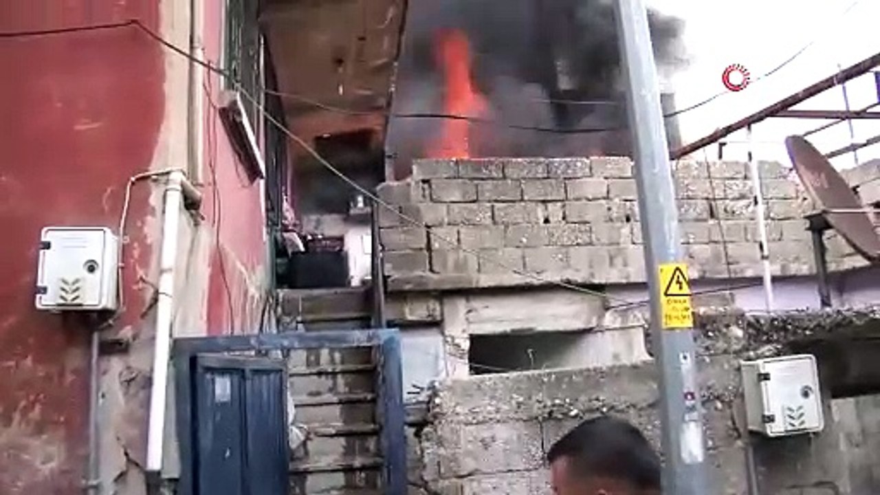 Patlaya patlaya yandı. Çığlık sesleri yükseldi