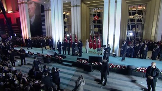 Sinan Oğan, Bir ülkücüyü kessen yan yana gelmez demişti. HÜDA-PAR ile aynı karede birlikte AKP’lileri selamladı