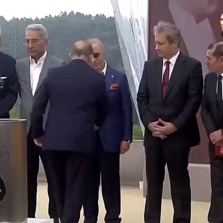 Fatih Terim'in Burak Elmas'a törende yaptığı hareket olay oldu. Ünal Aysal detayı dikkat çekti