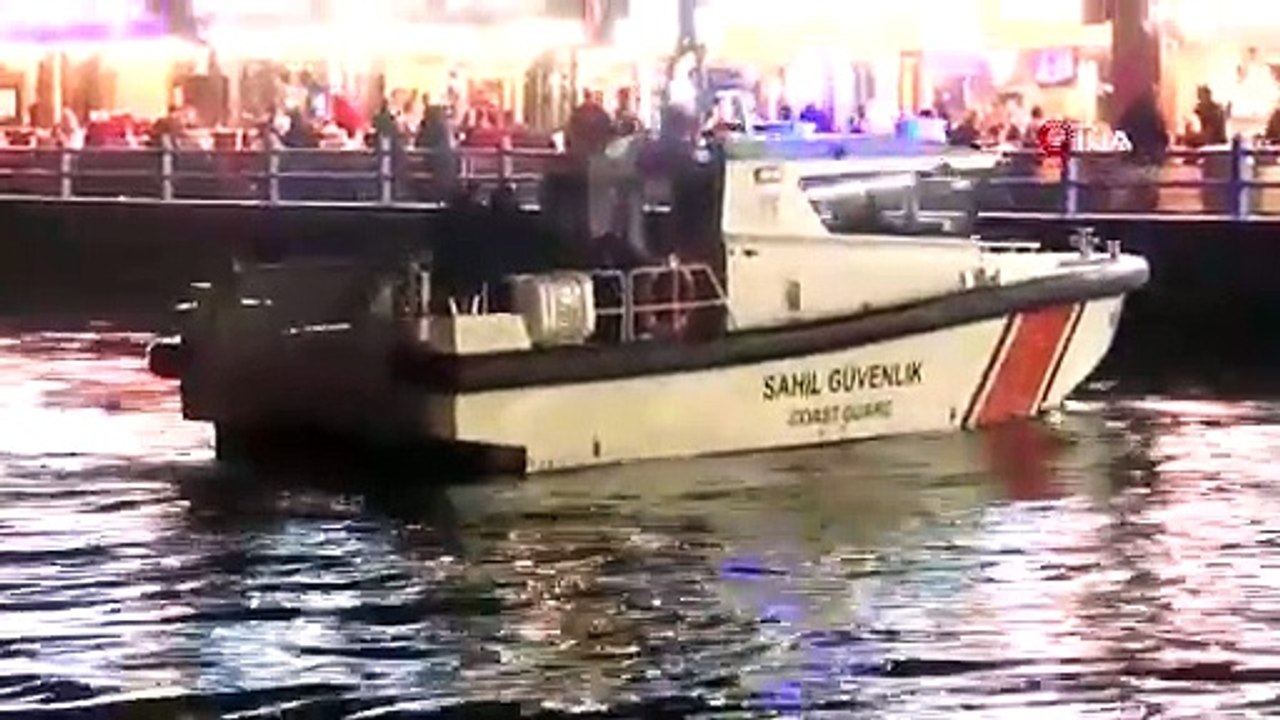 Galata Köprüsü'nden denize düşen vatandaş hayatını kaybetti