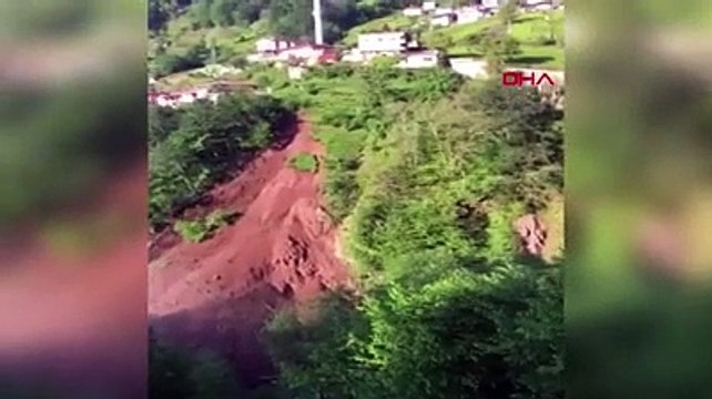 Toprak kayması 3 dönüm araziyi yuttu. Korkutan anlar anbean görüntülendi