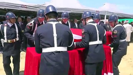 Şehitlerimizi uğurluyoruz. Uğruna can verdikleri vatan toprağına emanetler