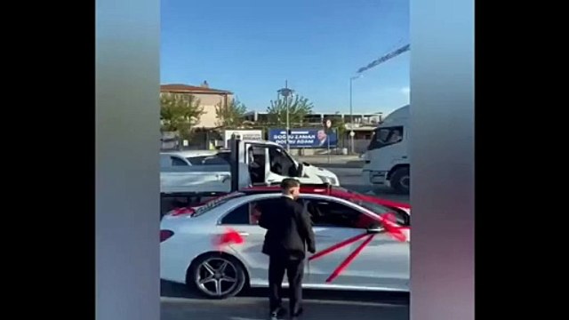 Yolun ortasında horon tepenleri gördü, TIR’ını yol ortasında bıraktı koşarak onlara katıldı