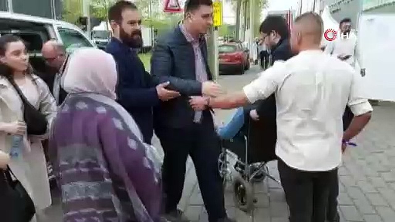 Hollanda’da Türk vatandaşları sandık başında