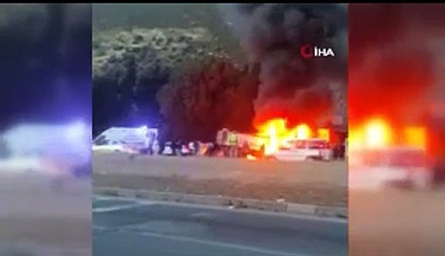 Freni patlayan kamyon asker uğurlayanların arasına daldı. Hatay'da feci kaza. Çok sayıda ölü ve yaralı