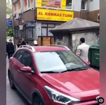 İstanbul'a gelen vatandaş adres soracak Türk bulamadı. Video gündem oldu