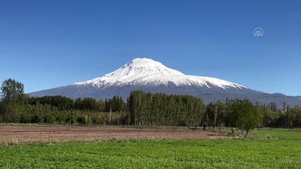 Ağrı Dağı beyaza büründü