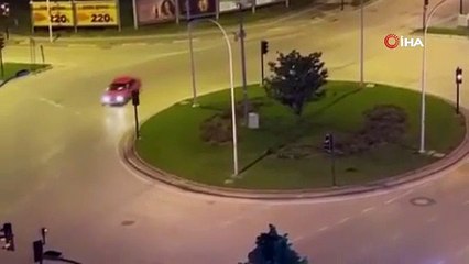 Yok mu bu trafik magandasına dur diyecek. Dakikalarca drift attı