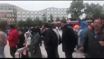 AKP ‘son kozlarını’ oynuyor. Seçime saatler kala vatandaşa ücretsiz domates dağıttılar