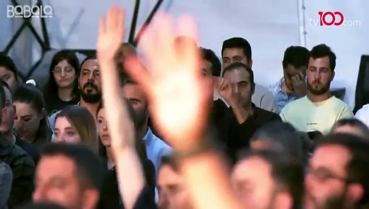 Mustafa Sandal'dan şarkı isteyen depremzede daha fazla dayanamadı.  'Bekle geliyorum aşkım' dediği yerde gözyaşları sel oldu