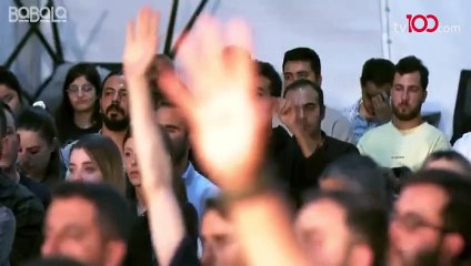 Mustafa Sandal'dan şarkı isteyen depremzede daha fazla dayanamadı.  'Bekle geliyorum aşkım' dediği yerde gözyaşları sel oldu