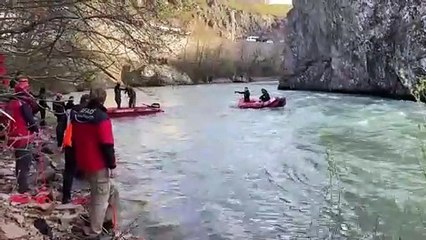 Munzur Çayı'nda kaybolan 3 kişiyi arama çalışmaları devam ediyor