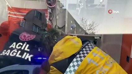 Bahçelievler’de otomobil kafenin bahçesine uçtu: 1 ağır yaralı