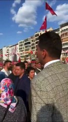 Erdoğan’ın konuşması bitmeden dağılan vatandaşlara yalvardılar. "Meydanı boşaltmayalım, basına fırsat vermeyelim"