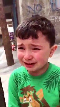 'Galatasaray ezik' dedi diye hıçkıra hıçkıra ağlayan minik taraftarın halleri derbi sonrası yeniden gündem oldu