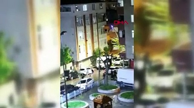 Sultangazi'de döner bıçaklı sopalı kavga! Ortalık savaş alanına döndü